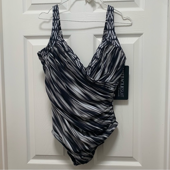 NWT Miraclesuit Warp Speed Sanibel - Picture 6 of 14